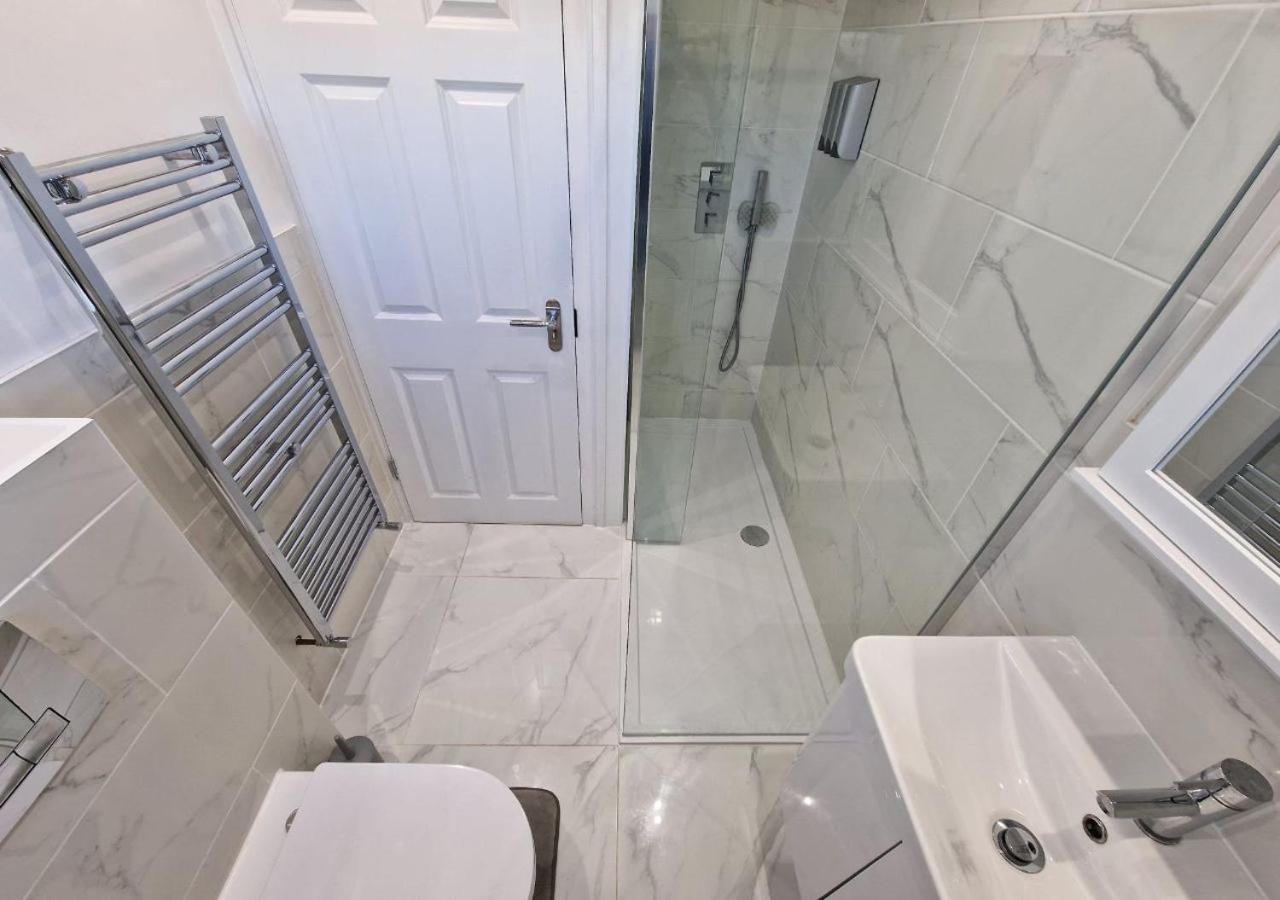Private Room In London Enfield With Parking エクステリア 写真