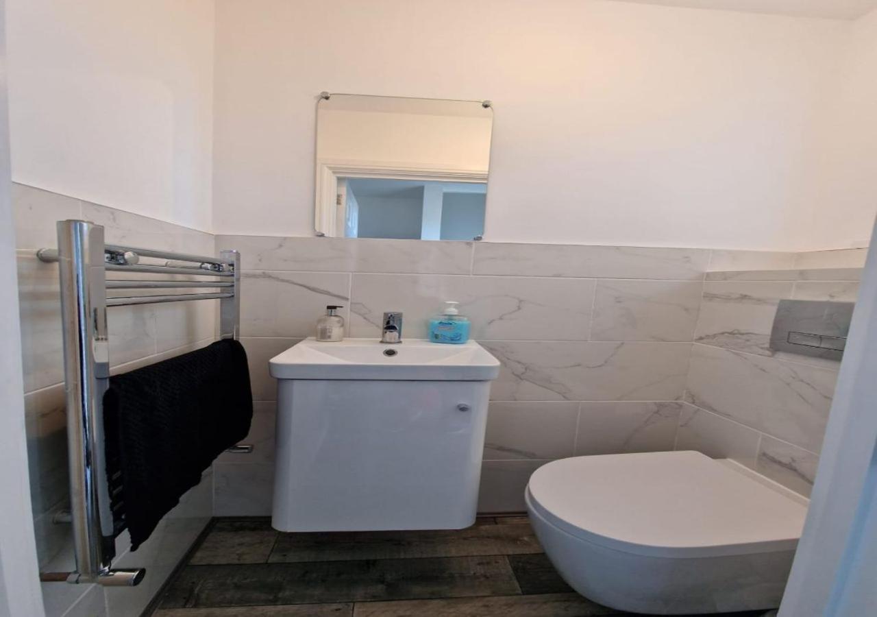 Private Room In London Enfield With Parking エクステリア 写真