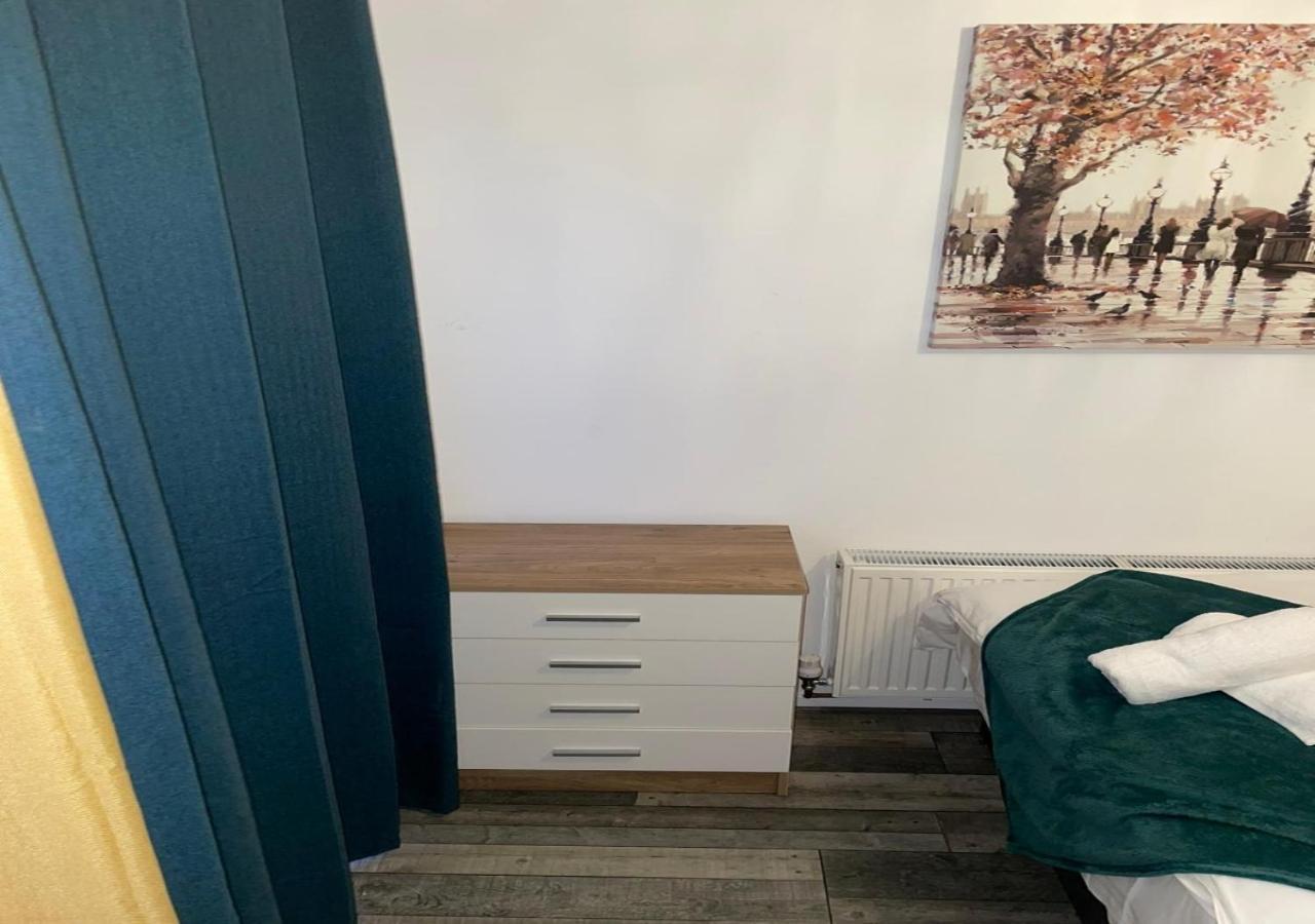 Private Room In London Enfield With Parking エクステリア 写真