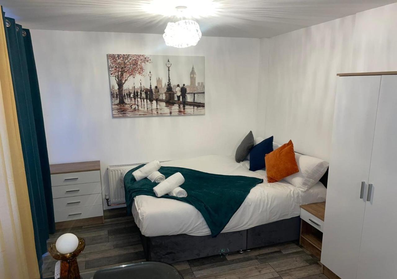 Private Room In London Enfield With Parking エクステリア 写真
