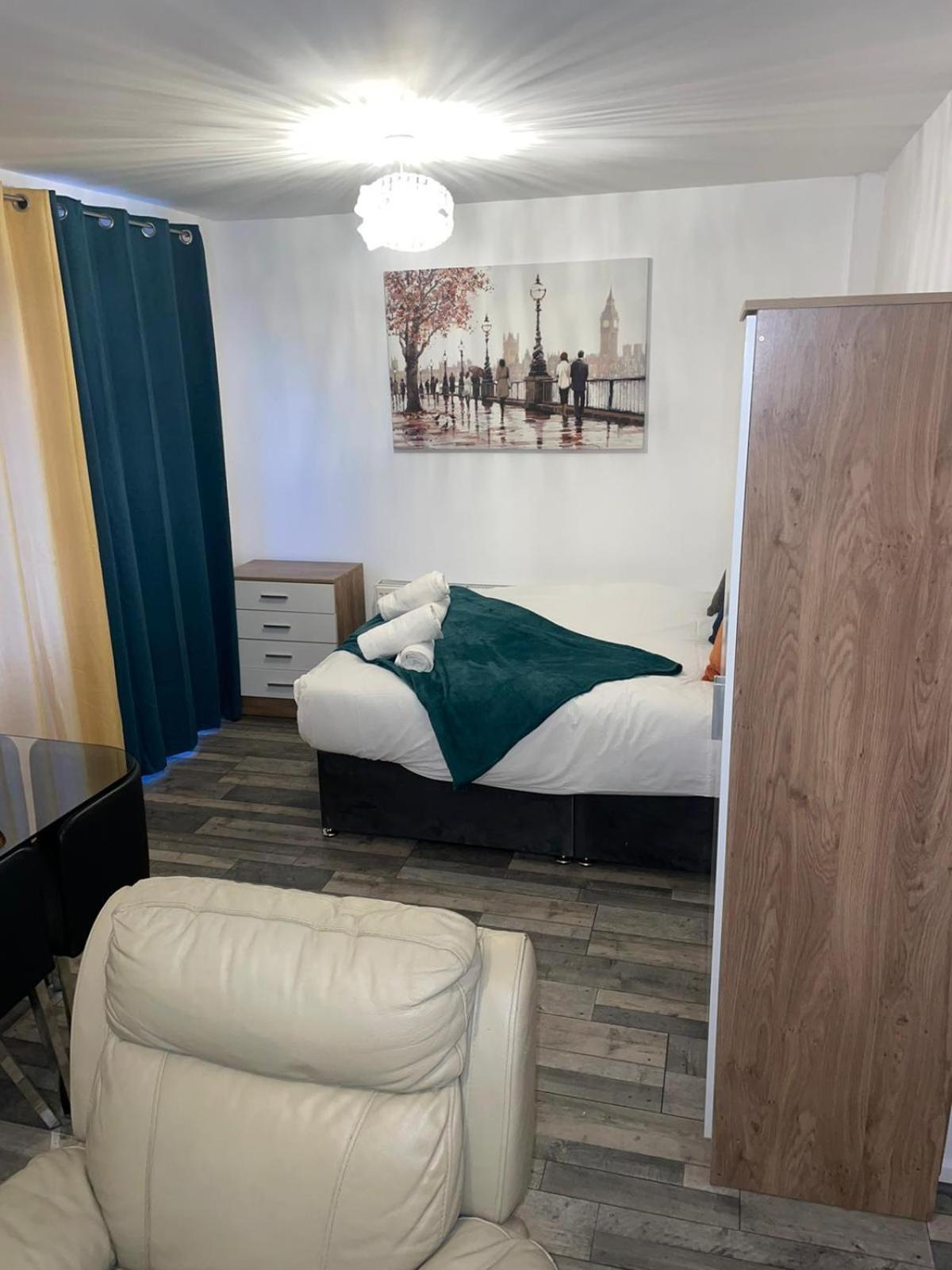 Private Room In London Enfield With Parking エクステリア 写真
